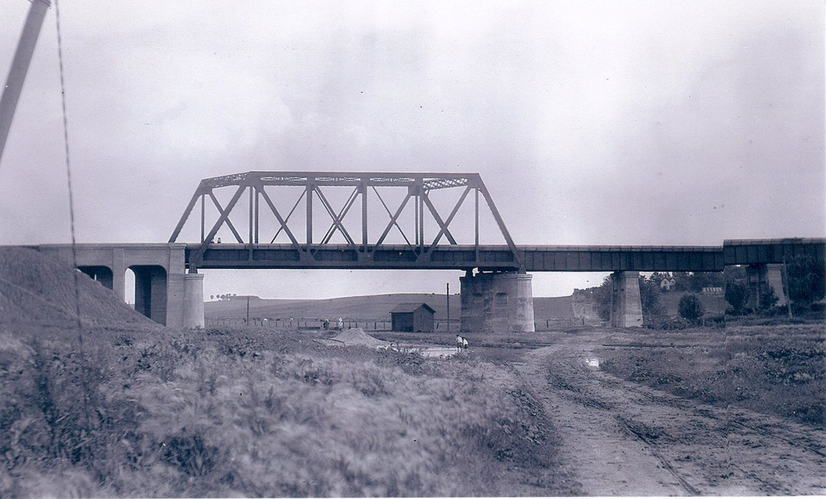 Postcard showing bridge soon after completion